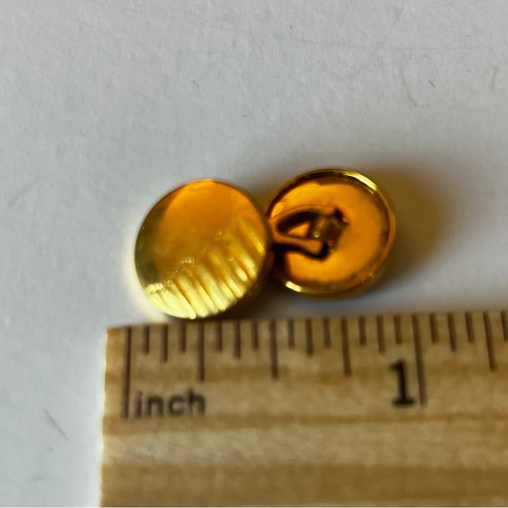 Vintage gold tone metal cufflinks. Etched pattern.